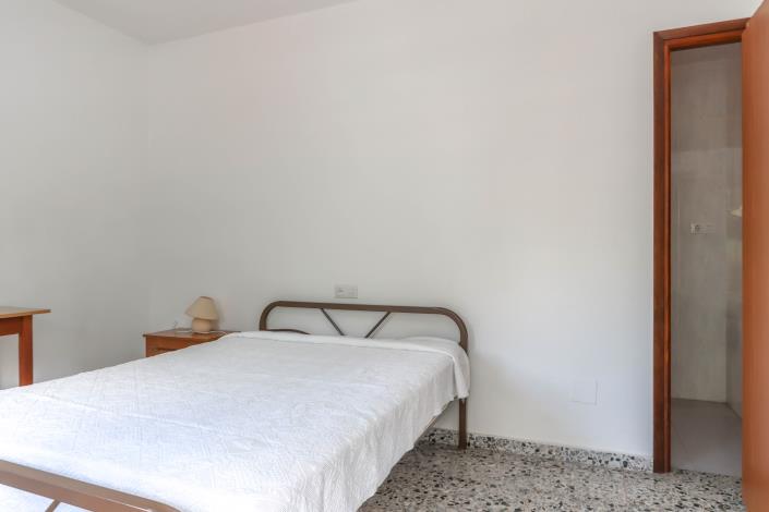 Image No.22-26 Bed Commercial for sale