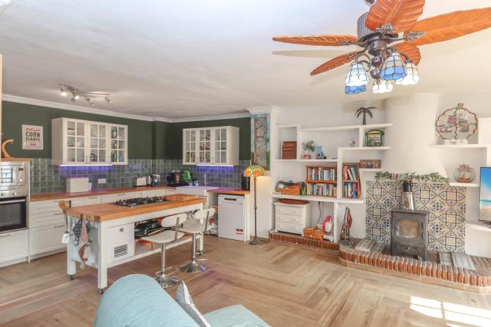 Image No.8-2 Bed Townhouse for sale