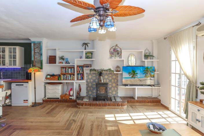 Image No.9-2 Bed Townhouse for sale