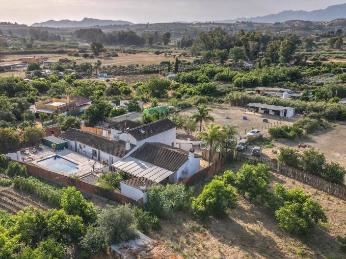 Image No.39-5 Bed Villa / Detached for sale