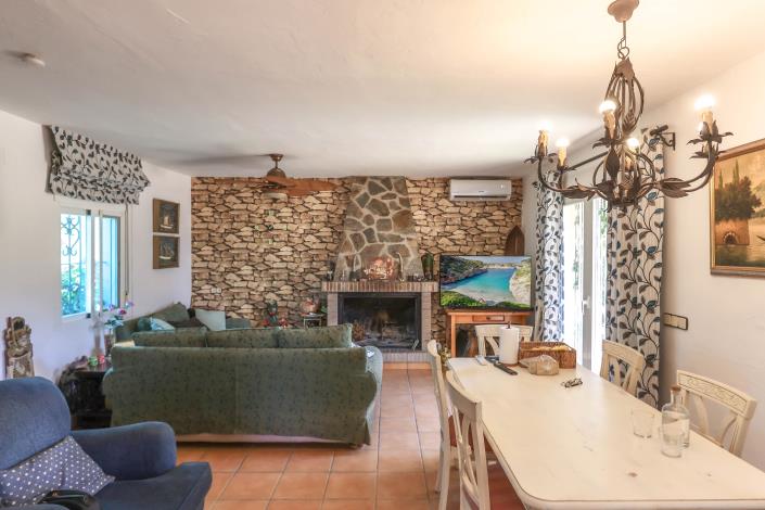 Image No.4-1 Bed Farmhouse for sale