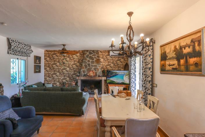 Image No.11-1 Bed Farmhouse for sale