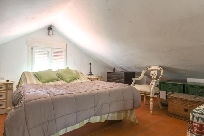 Image No.16-1 Bed Farmhouse for sale