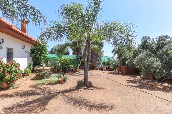 Image No.19-1 Bed Farmhouse for sale