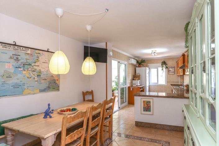 Image No.18-5 Bed Townhouse for sale