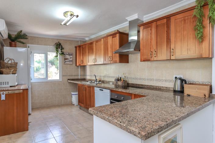 Image No.20-5 Bed Townhouse for sale