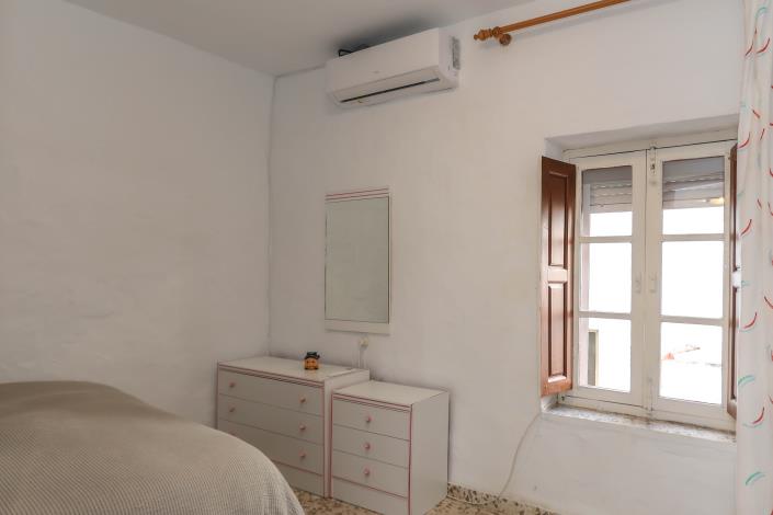 Image No.33-5 Bed Townhouse for sale