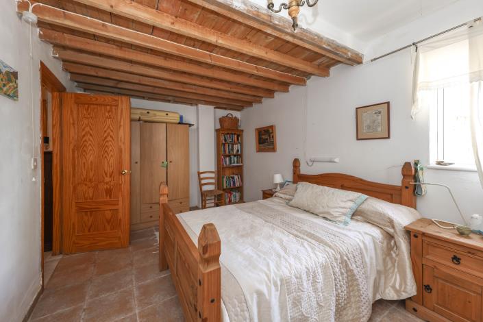 Image No.23-3 Bed Country Property for sale