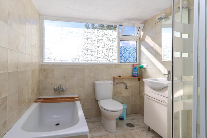 Image No.34-3 Bed Country Property for sale