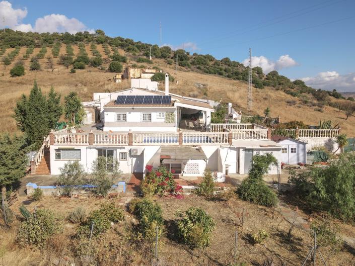 Image No.36-3 Bed Country Property for sale