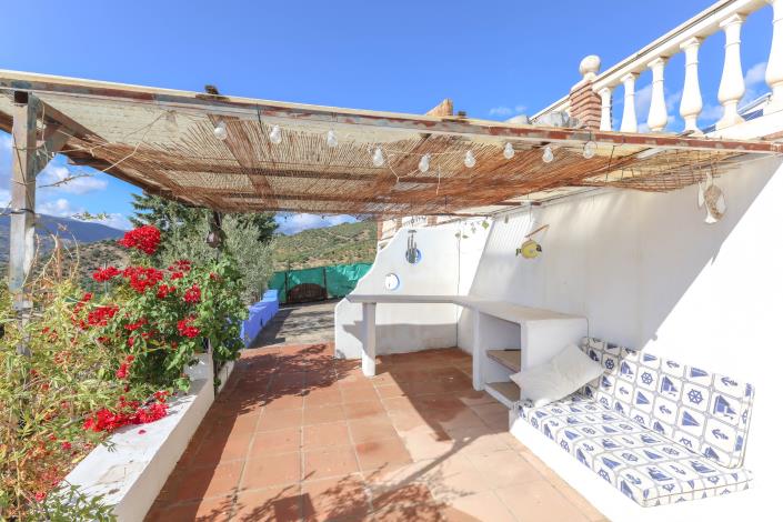 Image No.39-3 Bed Country Property for sale