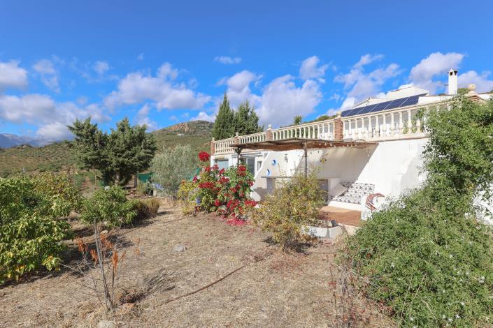 Image No.40-3 Bed Country Property for sale