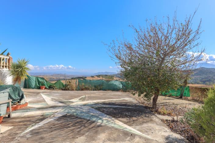 Image No.41-3 Bed Country Property for sale