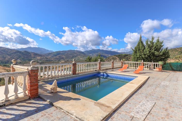 Image No.42-3 Bed Country Property for sale