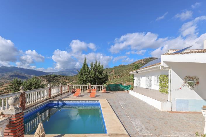 Image No.43-3 Bed Country Property for sale