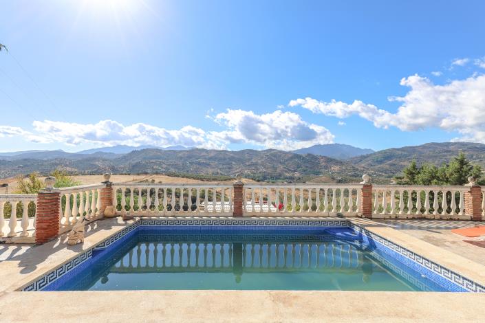 Image No.44-3 Bed Country Property for sale