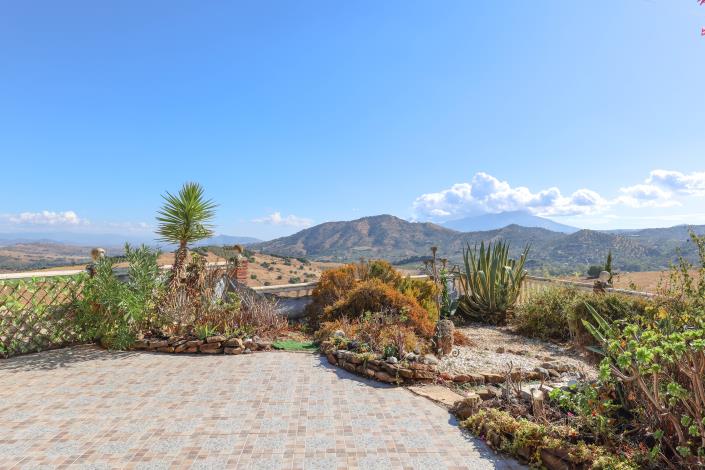 Image No.47-3 Bed Country Property for sale