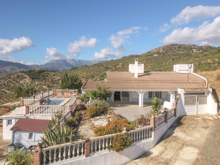 Image No.50-3 Bed Country Property for sale