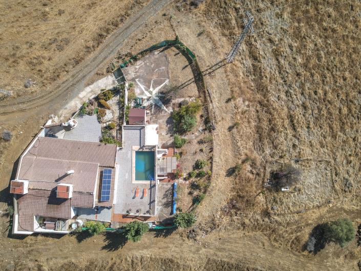 Image No.51-3 Bed Country Property for sale