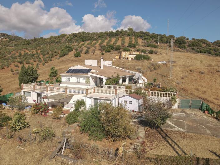 Image No.55-3 Bed Country Property for sale