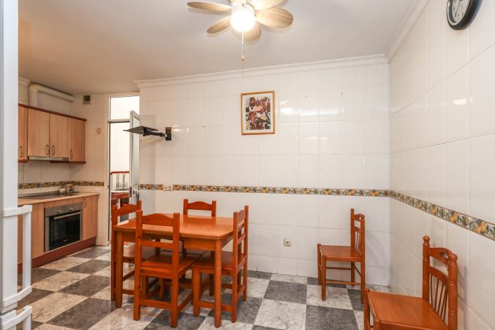 Image No.11-4 Bed Townhouse for sale