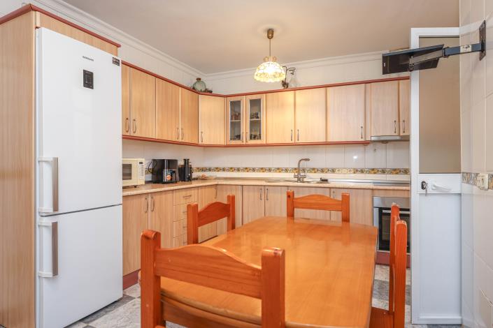 Image No.12-4 Bed Townhouse for sale