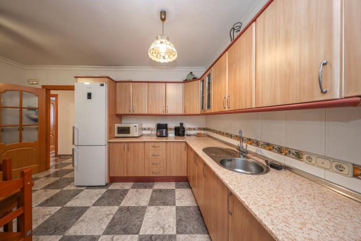 Image No.13-4 Bed Townhouse for sale