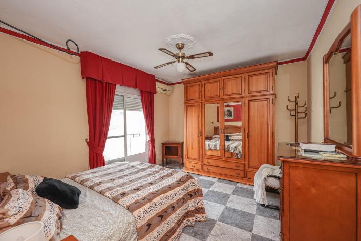 Image No.15-4 Bed Townhouse for sale