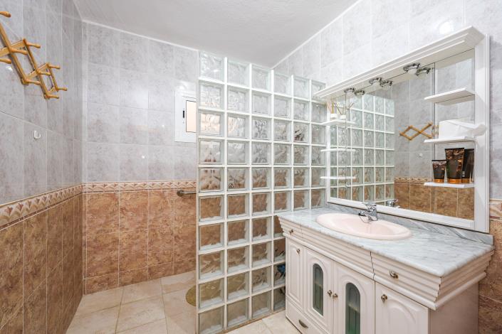 Image No.18-4 Bed Townhouse for sale