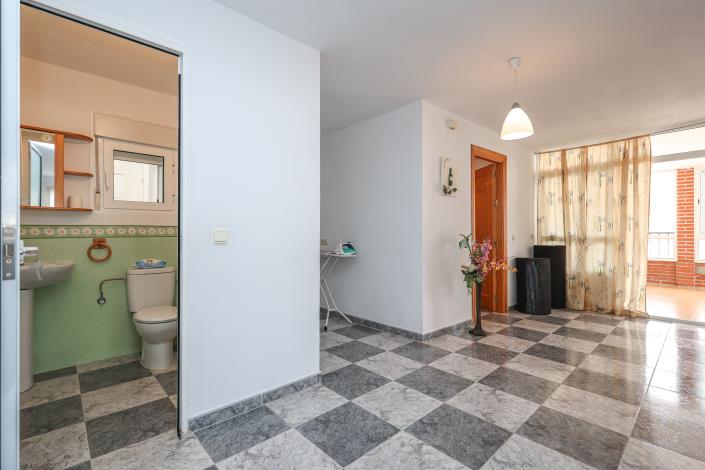 Image No.20-4 Bed Townhouse for sale