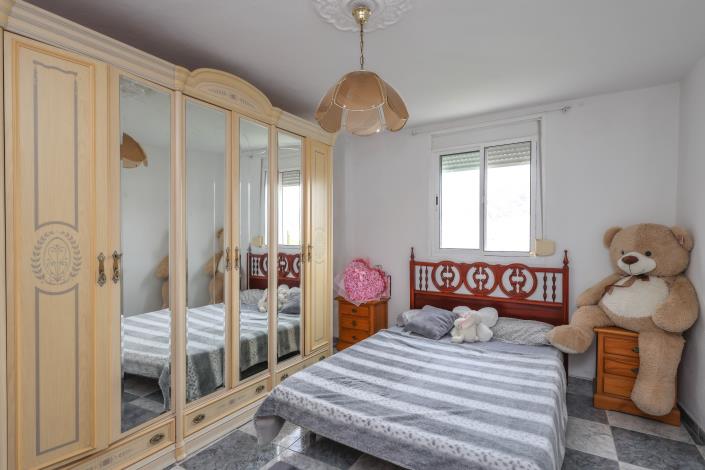 Image No.23-4 Bed Townhouse for sale