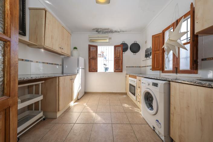 Image No.11-3 Bed Townhouse for sale