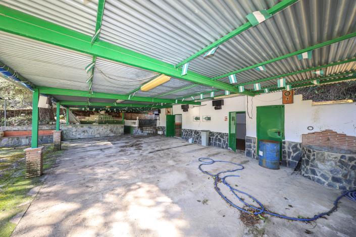 Image No.4-2 Bed Country Property for sale