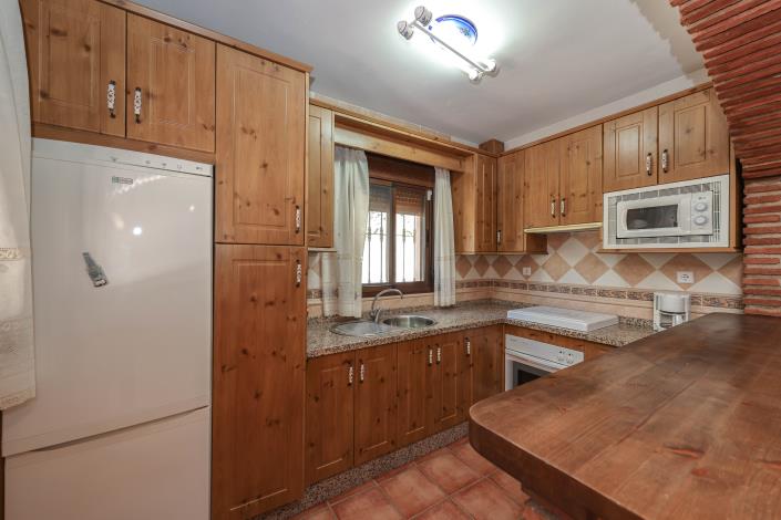 Image No.12-2 Bed Country Property for sale