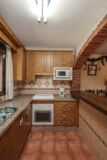 Image No.13-2 Bed Country Property for sale