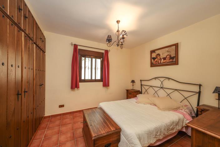 Image No.17-2 Bed Country Property for sale