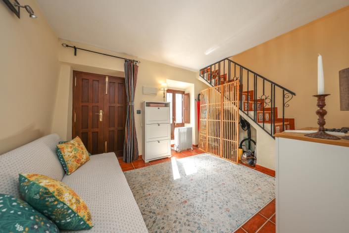 Image No.10-1 Bed Townhouse for sale