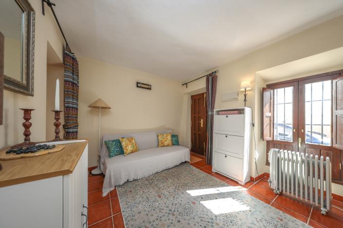 Image No.9-1 Bed Townhouse for sale