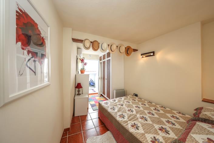 Image No.12-1 Bed Townhouse for sale