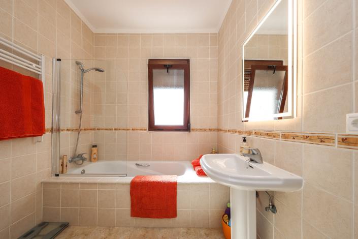 Image No.29-3 Bed Villa / Detached for sale