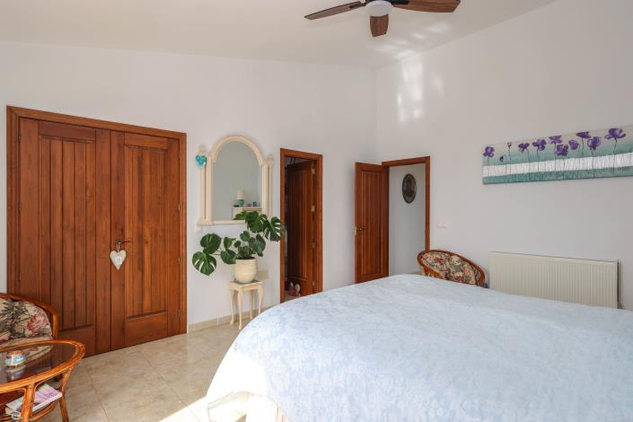 Image No.37-3 Bed Villa / Detached for sale