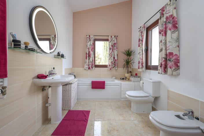 Image No.38-3 Bed Villa / Detached for sale