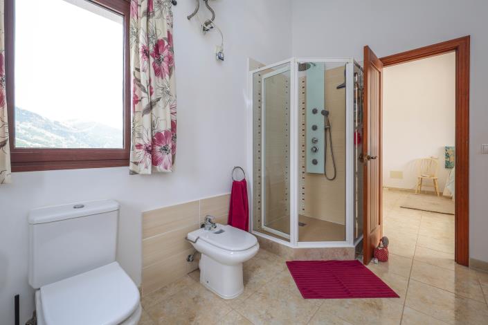 Image No.39-3 Bed Villa / Detached for sale