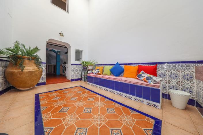 Image No.17-4 Bed Townhouse for sale