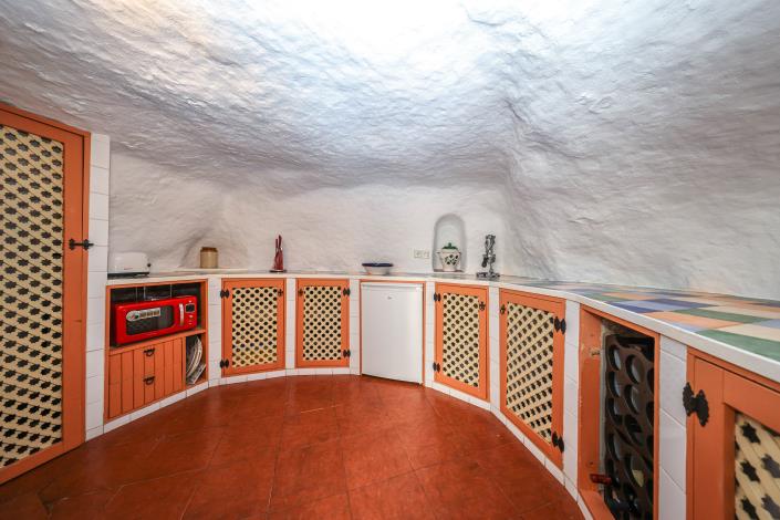 Image No.26-4 Bed Townhouse for sale