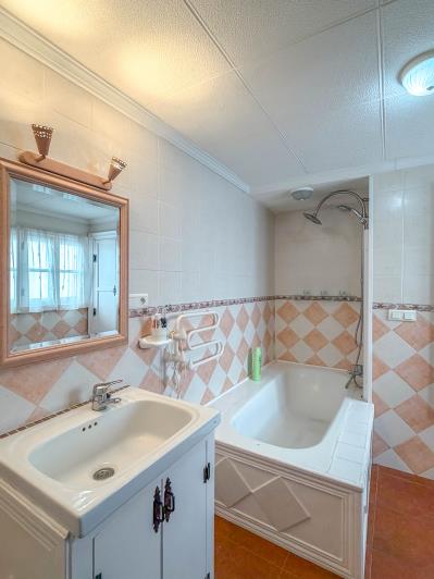 Image No.36-4 Bed Townhouse for sale