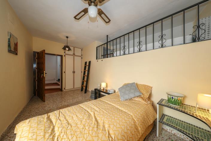 Image No.38-4 Bed Townhouse for sale