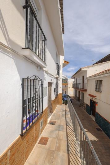 Image No.28-3 Bed Townhouse for sale
