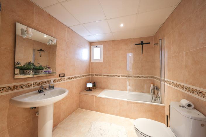 Image No.18-2 Bed Apartment for sale