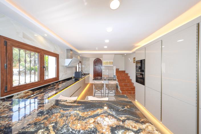 Image No.15-4 Bed Villa / Detached for sale